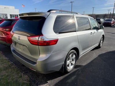 2017 Toyota Sienna LE FWD 8-Passenger
