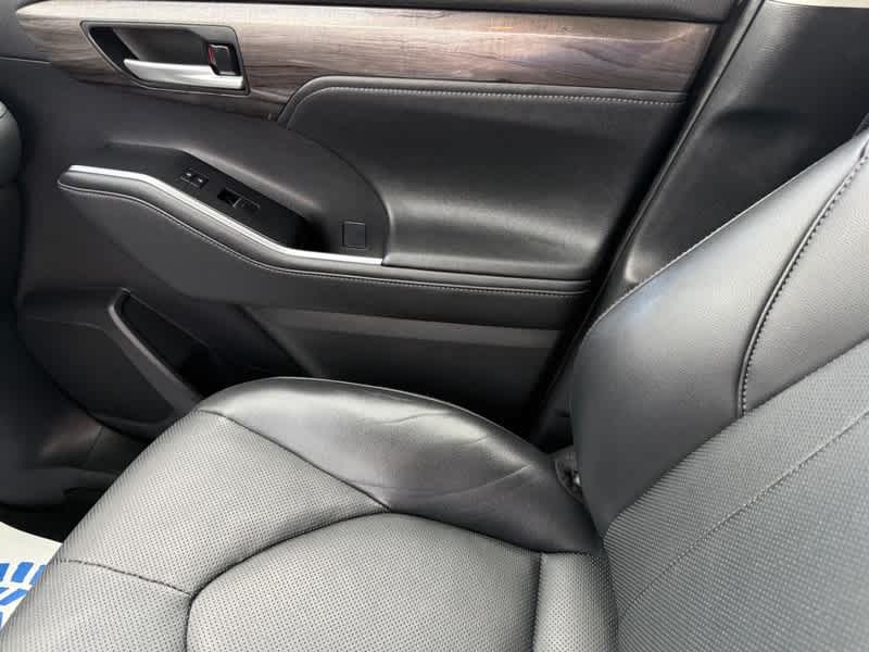 2023 Toyota Highlander Hybrid Limited AWD