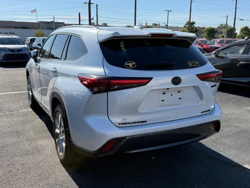 2023 Toyota Highlander Hybrid Limited AWD