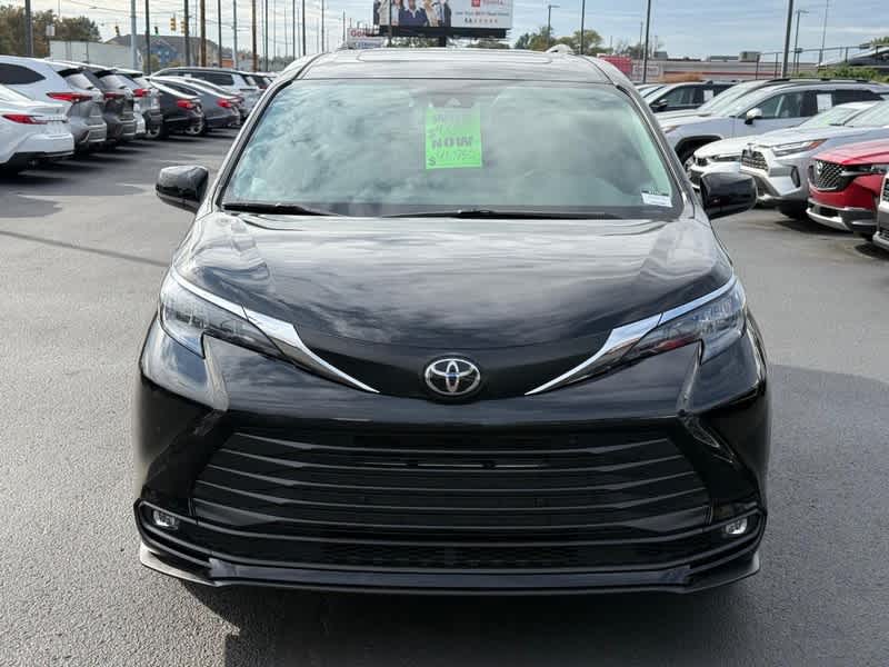 2026 Toyota Sienna XLE FWD 8-Passenger
