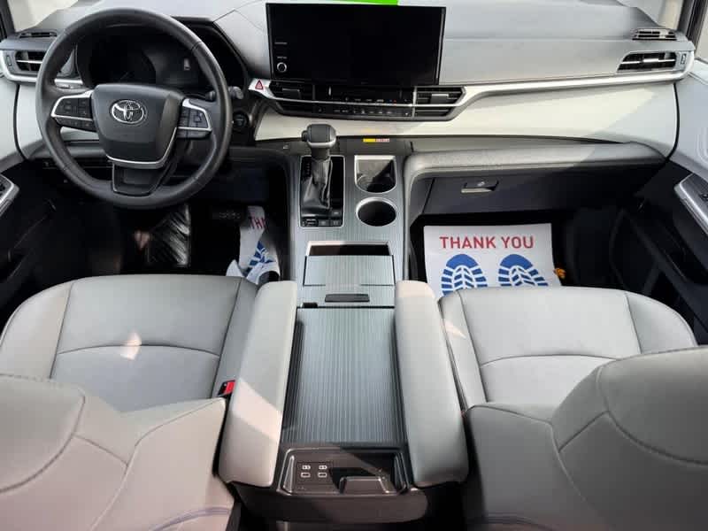 2026 Toyota Sienna XLE FWD 8-Passenger