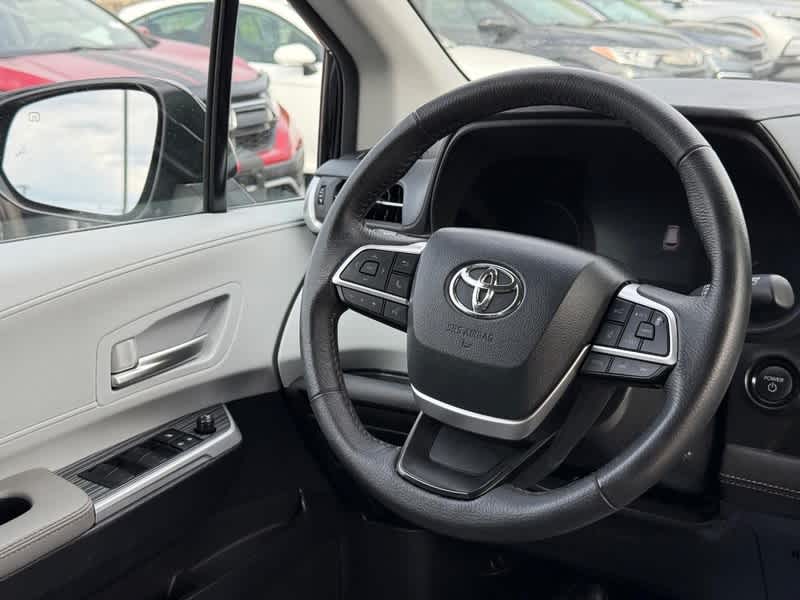 2026 Toyota Sienna XLE FWD 8-Passenger