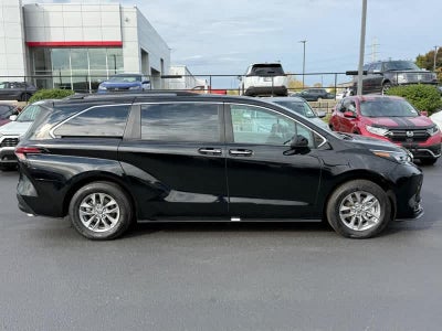 2026 Toyota Sienna XLE FWD 8-Passenger