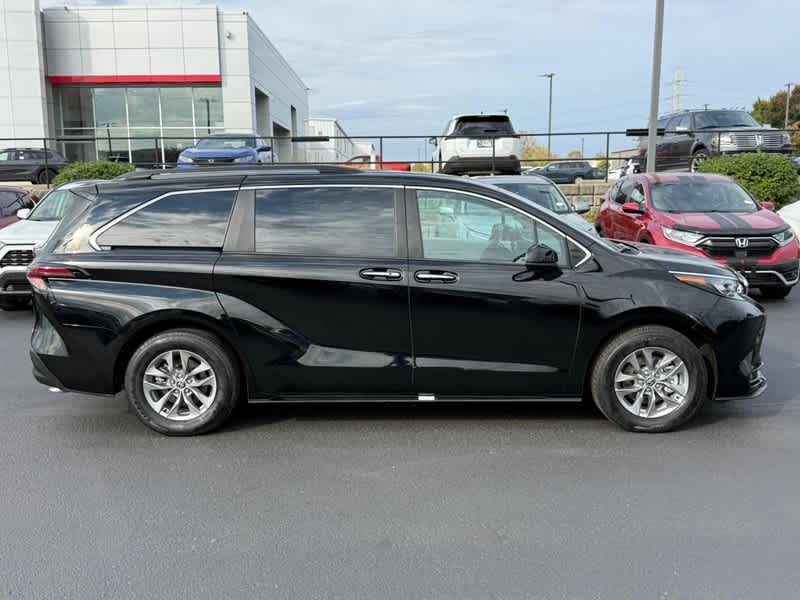 2026 Toyota Sienna XLE FWD 8-Passenger