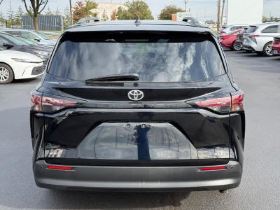 2026 Toyota Sienna XLE FWD 8-Passenger