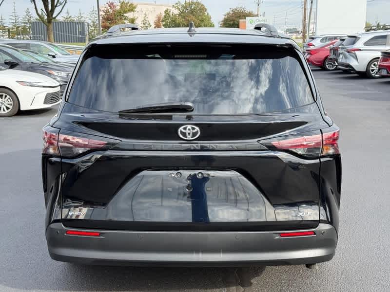 2026 Toyota Sienna XLE FWD 8-Passenger