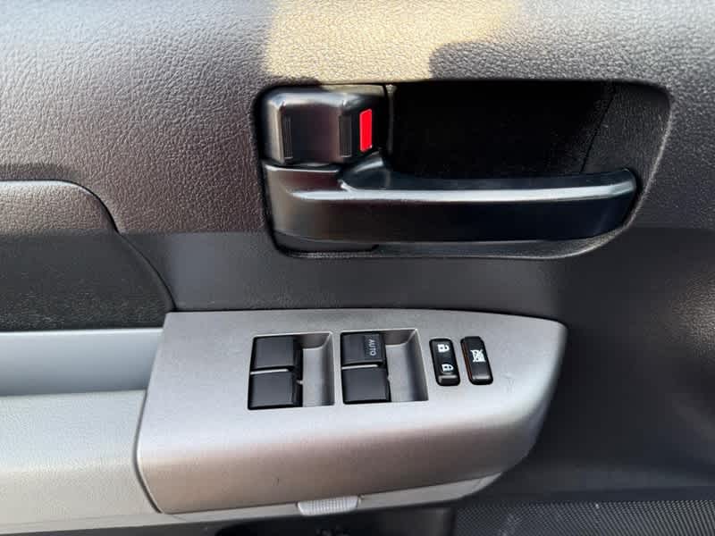 2011 Toyota Tundra CrewMax 5.7L FFV V8 6-Spd AT