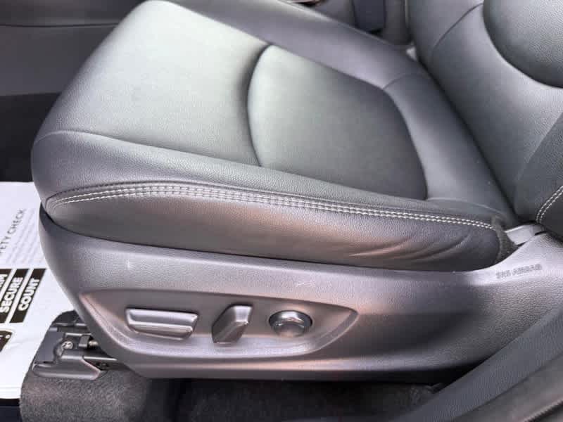 2025 Toyota Corolla Cross XLE 4WD