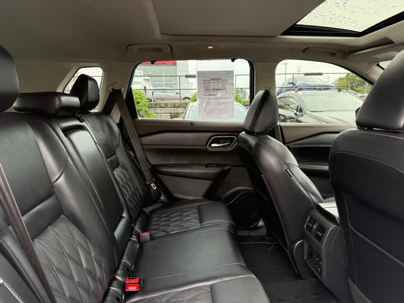 2022 Nissan Rogue AWD Platinum